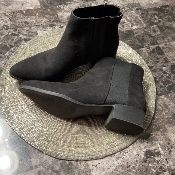 Black Chelsea boots - Picture 3 of 4